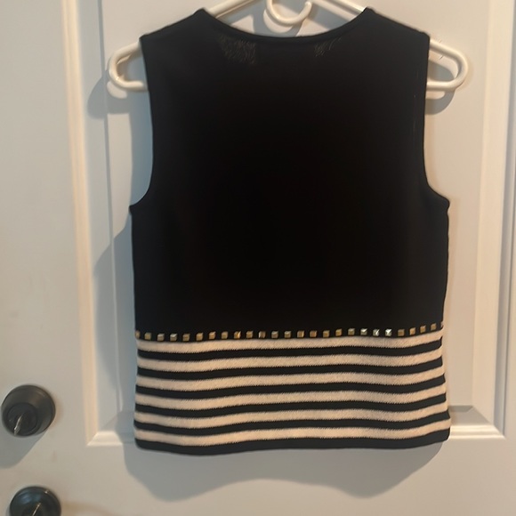 St John Sport top - Picture 2 of 8